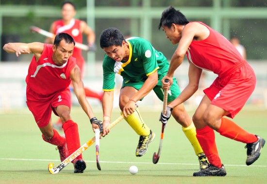 最炫民族风:“中式曲棍球”绿茵场上展风采(图1)