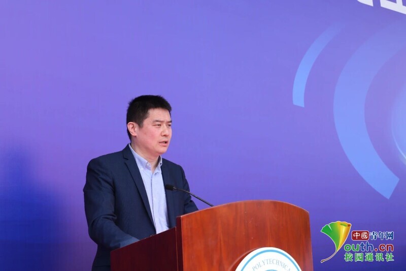 九游官网入口：滑翔伞+航模助阵！西北工业大学第59届运动会炫酷开幕(图4)