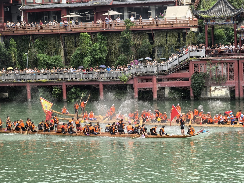 铜仁碧江龙舟：一场演绎非遗与传承的“水上传奇”(图2)