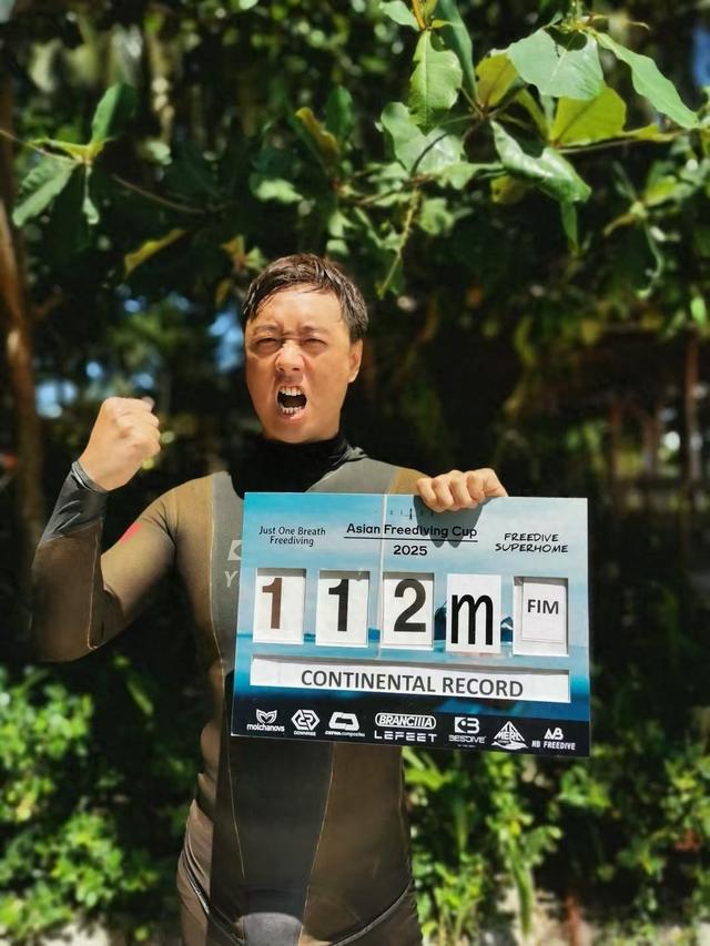 一口气下潜112米！河南小伙儿成为亚洲自由潜第一人(图1)