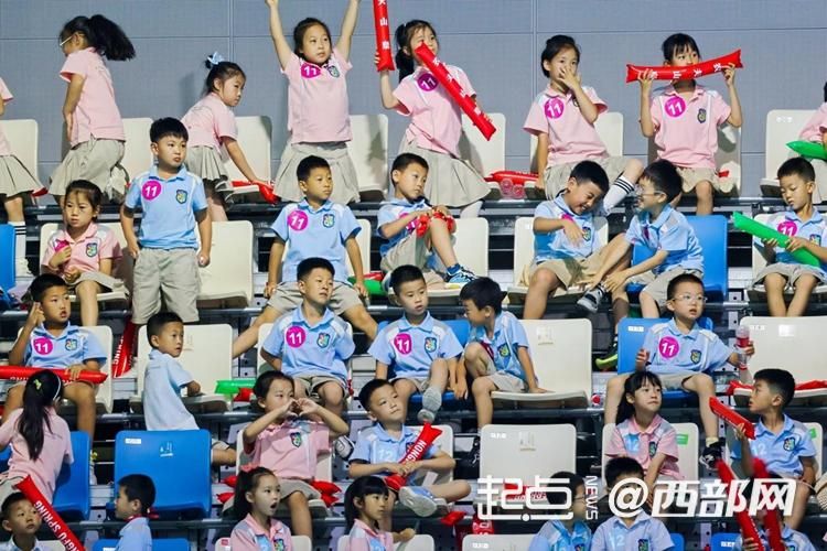九游app：古城学子以花游世界杯赛场为“课堂” 开启体育教学新思路(图1)