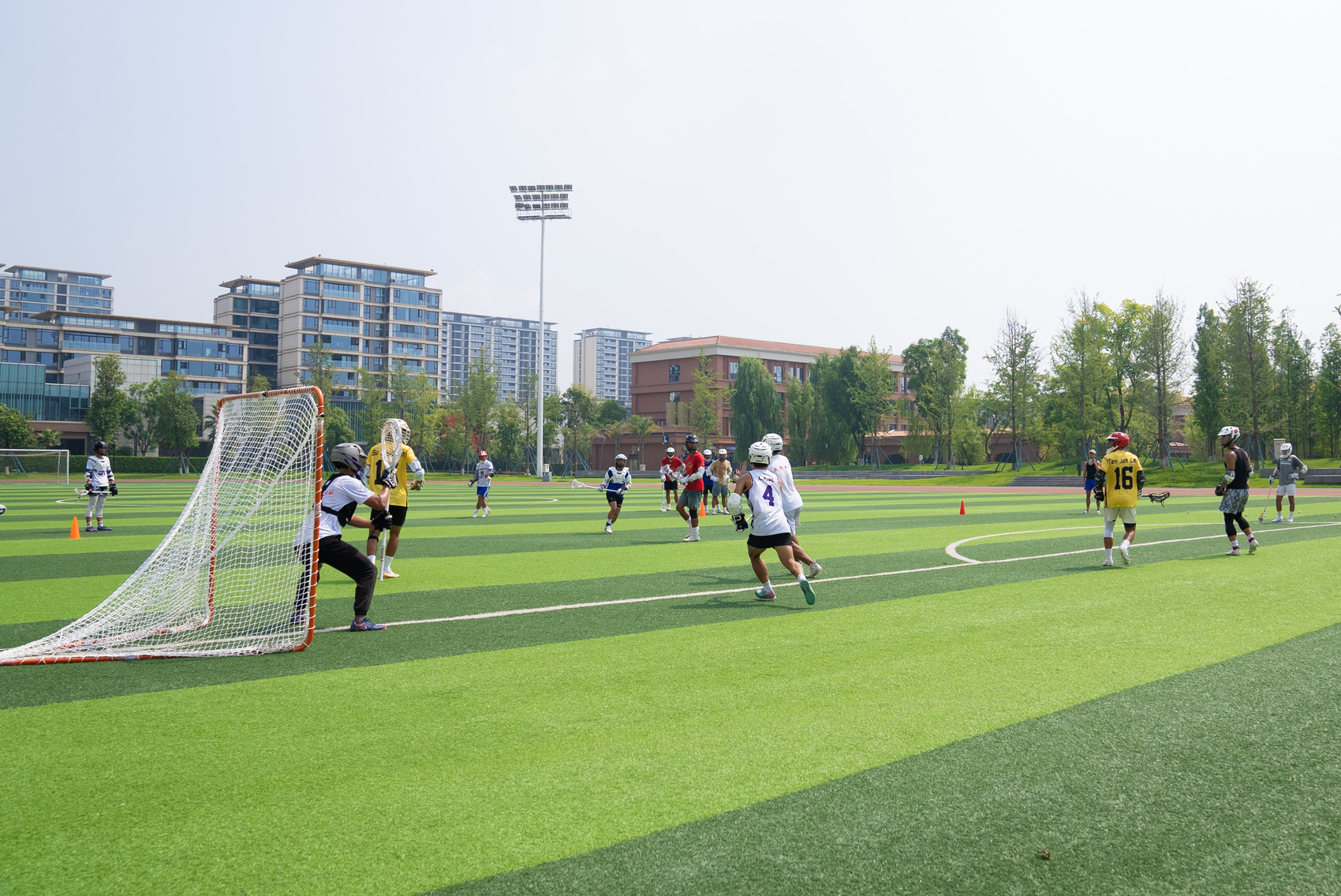 C视频丨球速突破160kmh！一起体验世运会硬核项目——棍网球丨花点时间 玩转世运(图2)