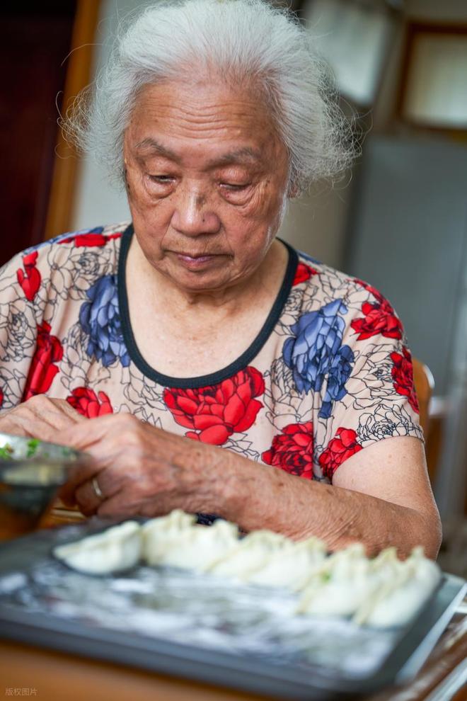 70多岁老人难道每天就剩这四件事了吗？ 非也他们还能做9件事(图3)