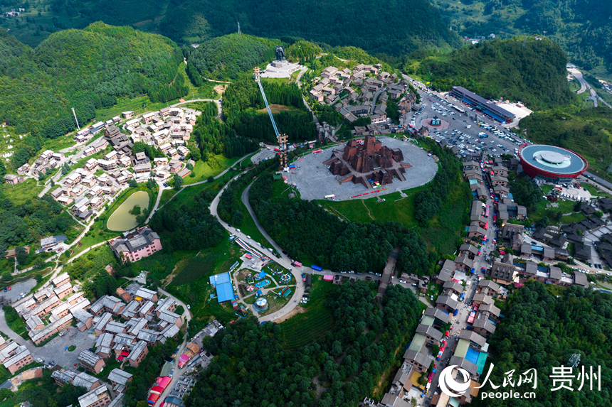 九游app：行进中国｜在清凉山水中“慢旅居”(图1)