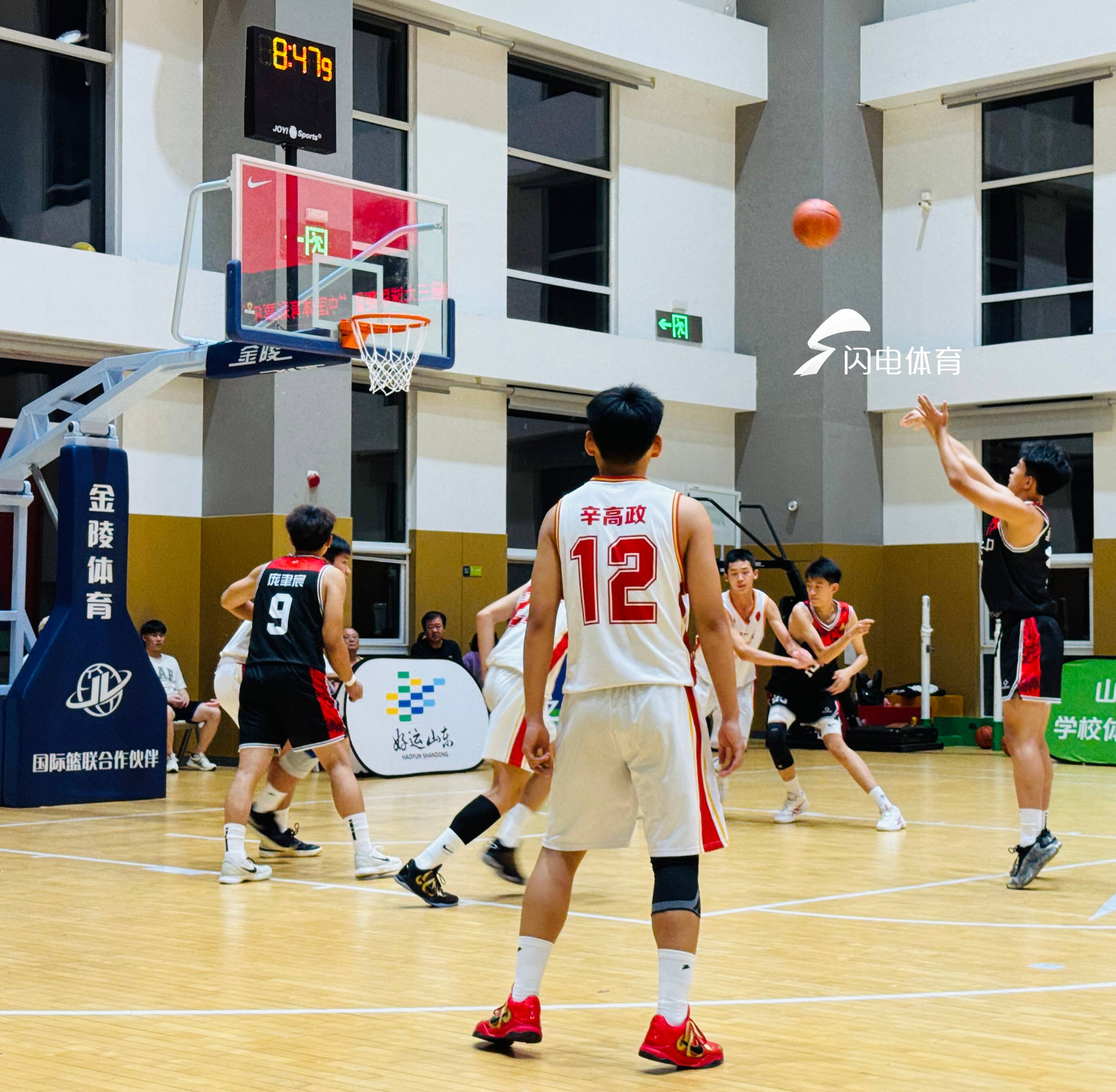 山东省中小学生体育联赛篮球比赛决赛 淄博市十一中先下一城(图1)