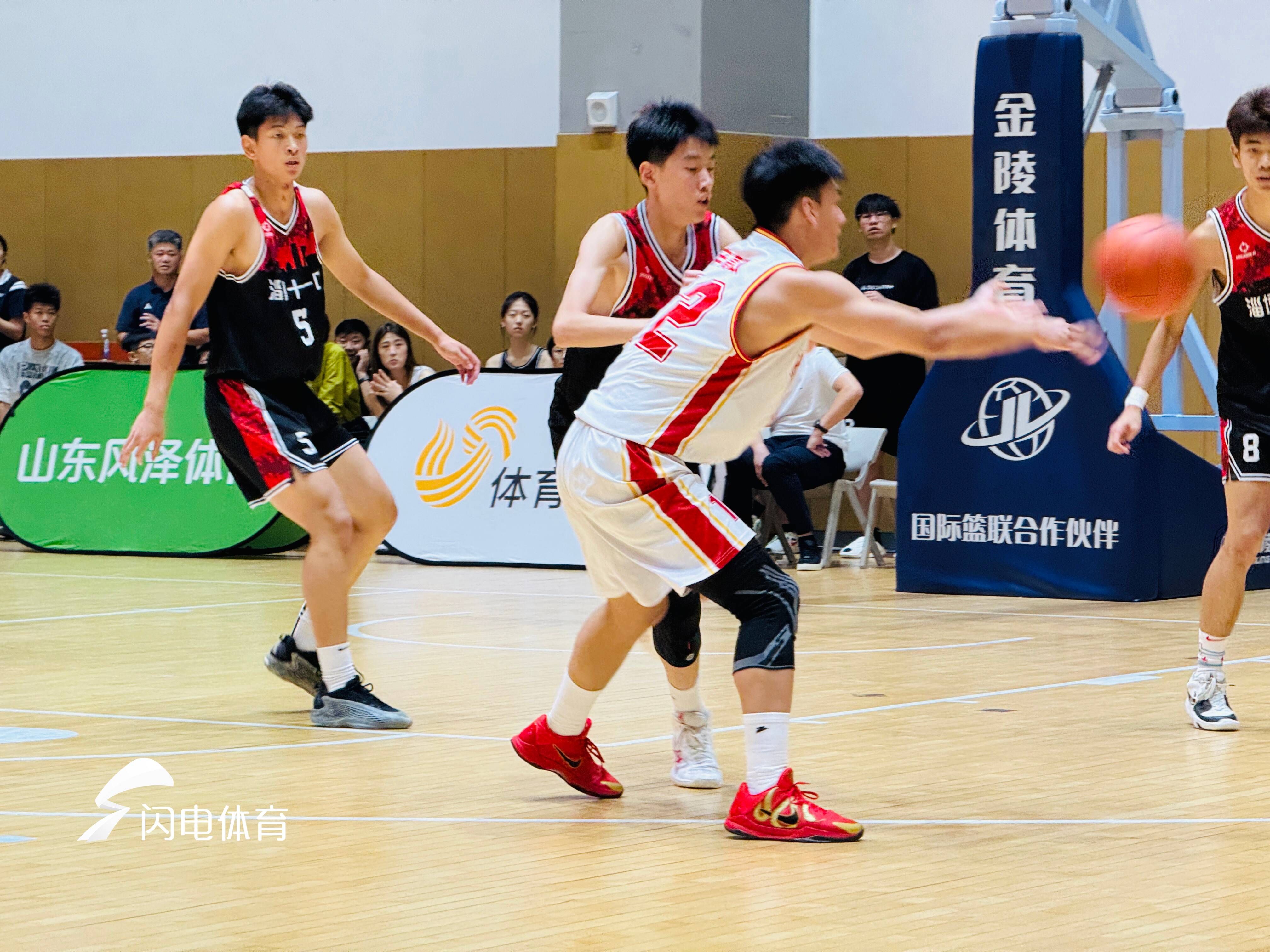 山东省中小学生体育联赛篮球比赛决赛 淄博市十一中先下一城(图3)