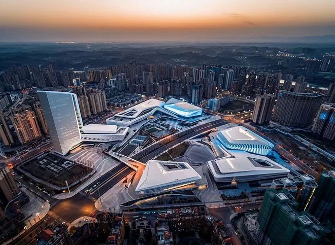 九游体育：游泳、羽毛球、潜水体验… 简阳文体中心解锁多元运动场景(图3)