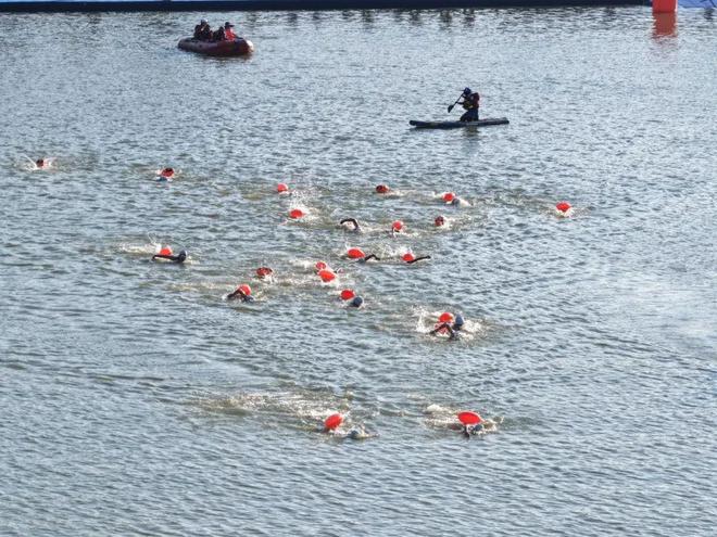 九游官网入口：武汉姑娘伢张子越暑假拿了个冠军！省少年儿童铁人三项锦标赛开赛(图3)