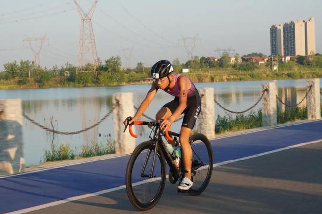 九游官网入口：武汉姑娘伢张子越暑假拿了个冠军！省少年儿童铁人三项锦标赛开赛(图8)