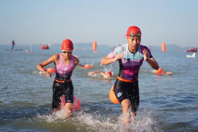 九游官网入口：武汉姑娘伢张子越暑假拿了个冠军！省少年儿童铁人三项锦标赛开赛(图7)
