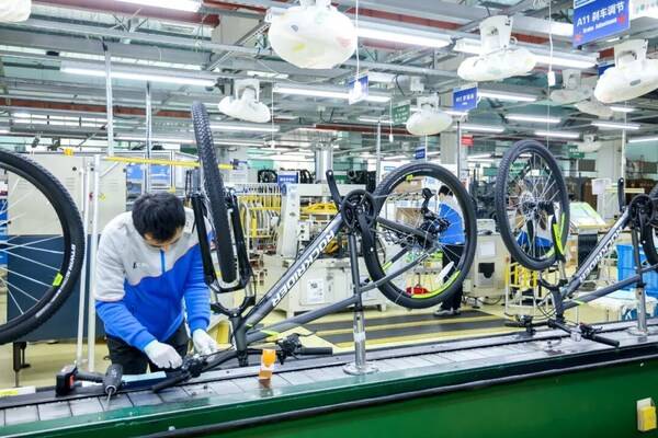 九游体育：36氪：当运动消费提出”既要价值又要价格”迪卡侬找到了解题思路(图2)