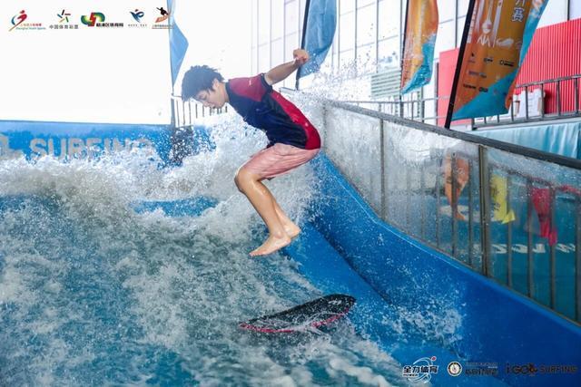 逐浪青春！2025上海市青少年冲浪公开赛燃情启幕书写水上运动新篇(图2)