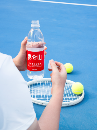九游官网入口：2025中国网球公开赛正式赛开赛昆仑山矿泉水全程护航(图2)