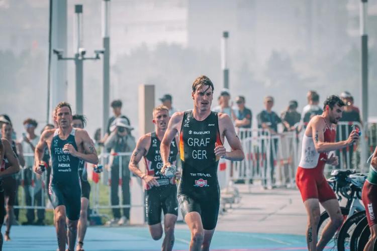 超燃大片来啦！多图直击2025年威海铁人三项世界锦标赛(图2)