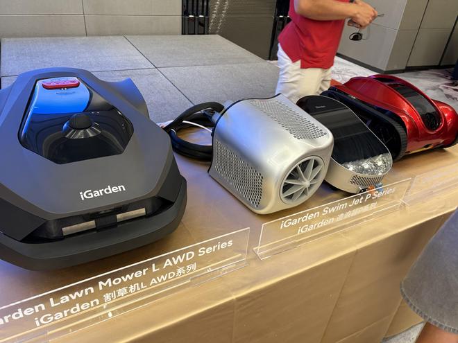 九游app：机器人出海战打到水下中国泳池清洁机器人攻占海外市场(图1)