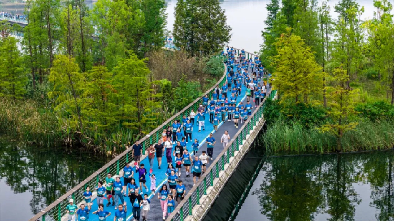 2025兴隆湖十一环湖跑开跑(图2)