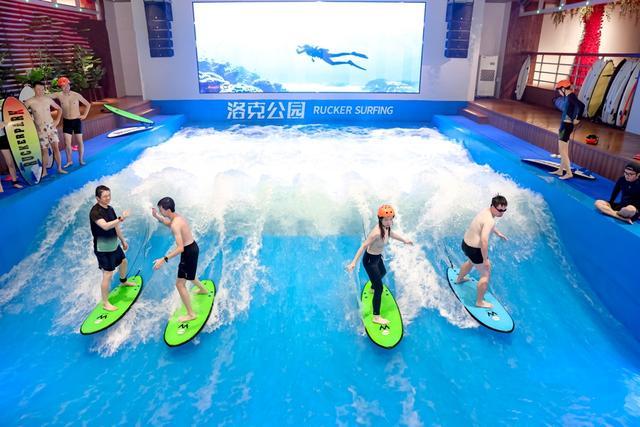 国庆假期这群人在上海忙着潜水冲浪……(图2)