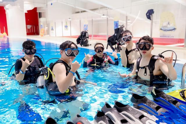 国庆假期这群人在上海忙着潜水冲浪……(图3)