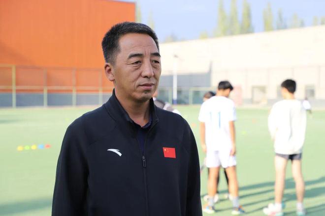 黄河边的曲棍球热！靖远体校教练天团“老带新”带孩子冲向更高赛场(图2)