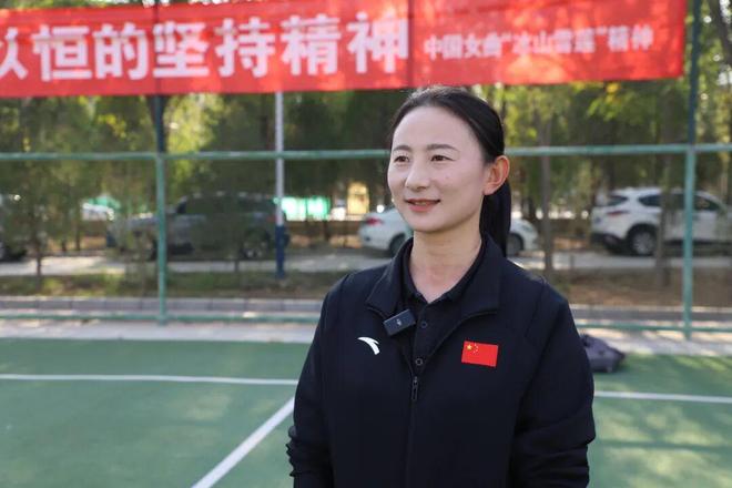 黄河边的曲棍球热！靖远体校教练天团“老带新”带孩子冲向更高赛场(图4)