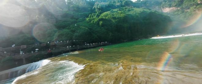 九游体育:亚洲第一瀑“变身”极限赛场 多国健将极限争锋(图3)