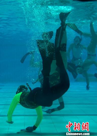 关爱学生心理健康从“体育每天2小时”做起(图1)