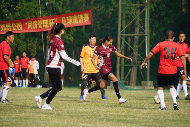 九游体育：路亚钓、障碍赛、足球赛三大赛事轮番“登陆”长兴岛郊野公园金秋好天气快去感受生态运动(图4)