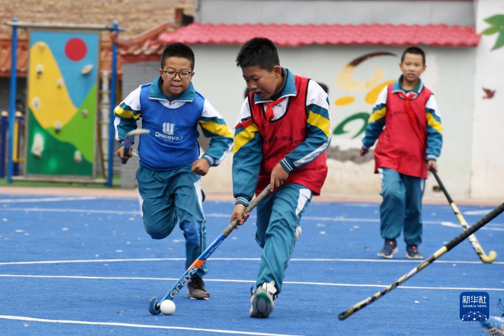 全运会女子曲棍球比赛上演攻防大战上海队展现拼搏精神｜铭记场面(图1)
