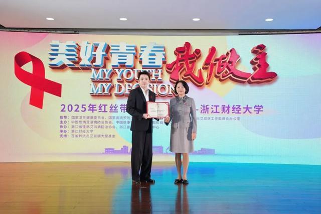 九游官网入口：李佳琦新身份(图1)