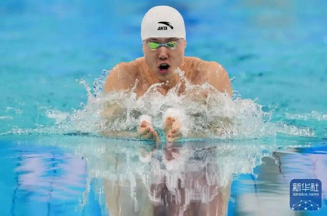 九游官网入口：游泳比赛里原来真的可以用狗刨？！(图1)