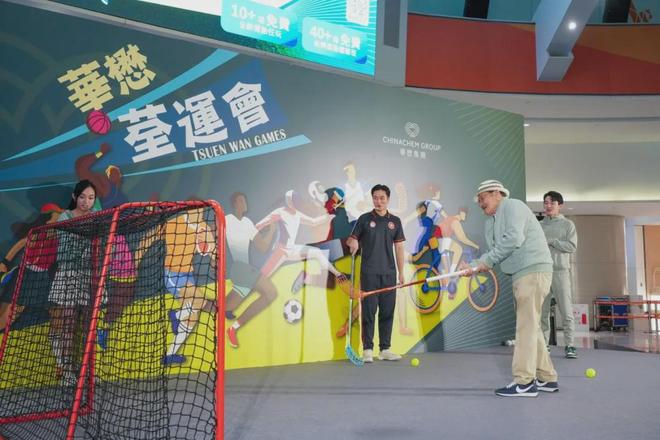 劉丹「爺孫檔」打曲棍球搵真銀周嘉洛聖誕冇得去玩工作中渡過(图4)