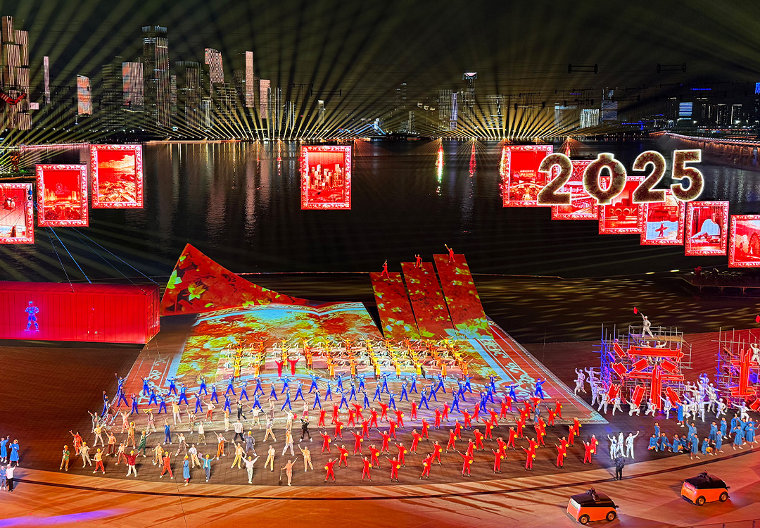 九游app：十五运会完美落幕巴可点亮水中“纸型舞台”惊艳创意(图1)
