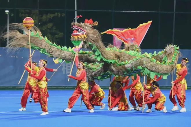 禾楼舞、舞茅龙、啦啦操……曲棍球场上的“岭南风”与“全运情”(图1)