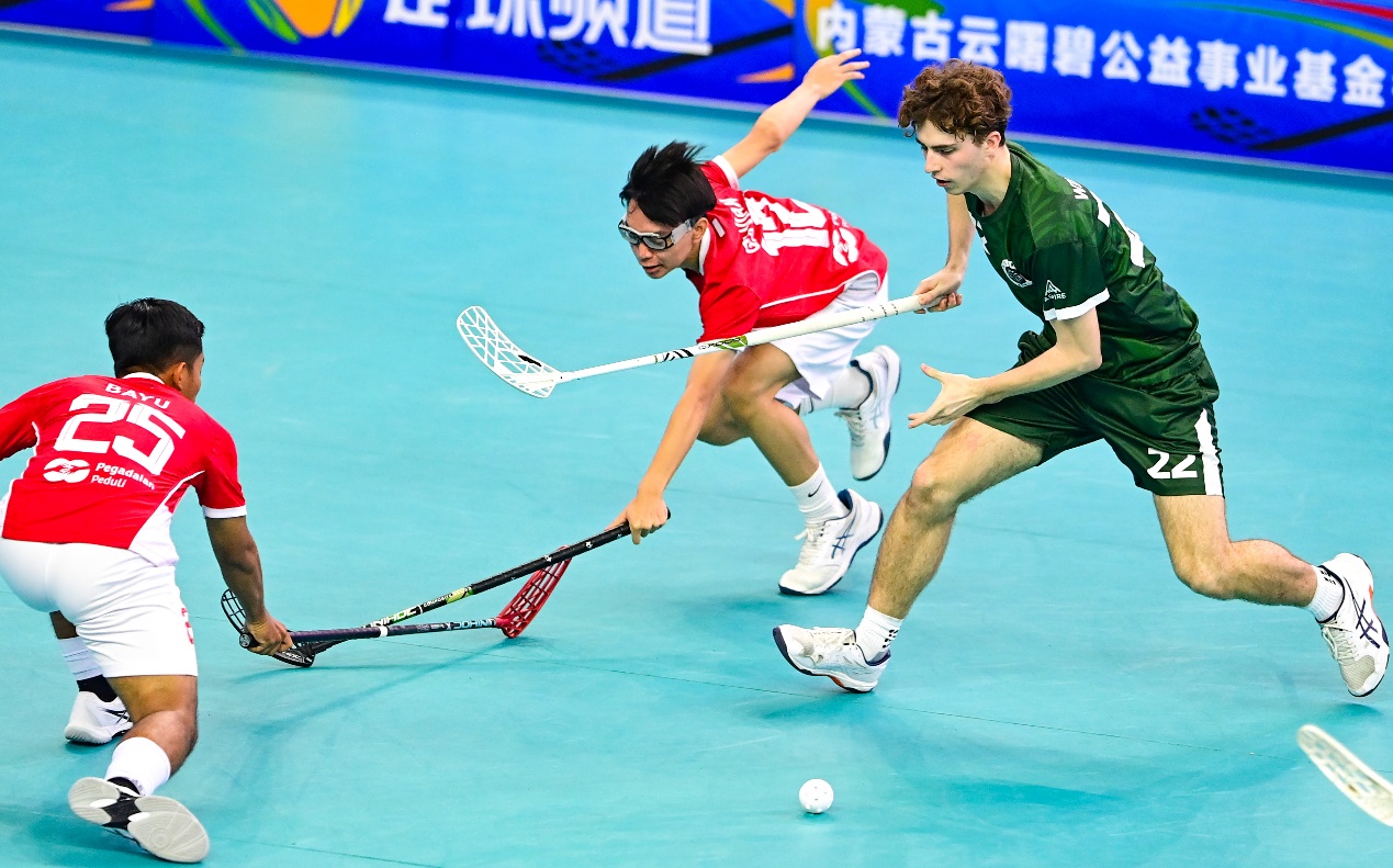 九游官网入口:冠军风采进校园 拼搏精神传薪火(图1)