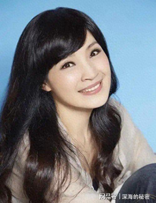 九游app：她58岁仍是干净之身至今没谈过恋爱除非是最爱不然不会献身(图1)