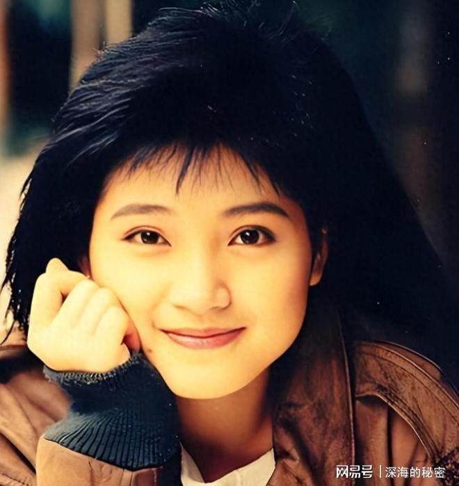 九游app：她58岁仍是干净之身至今没谈过恋爱除非是最爱不然不会献身(图3)