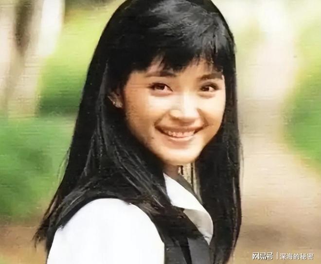 九游app：她58岁仍是干净之身至今没谈过恋爱除非是最爱不然不会献身(图6)