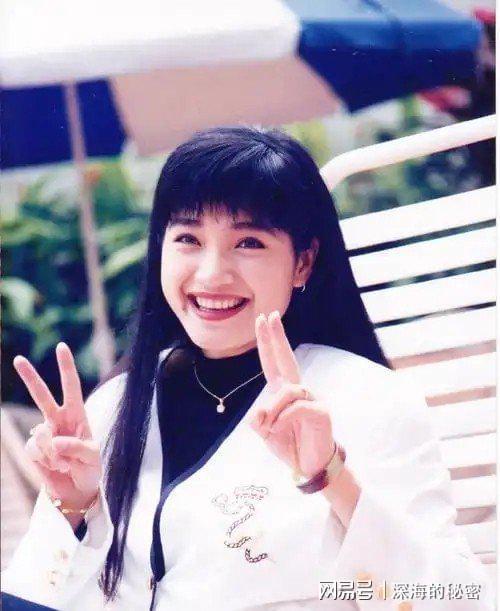 九游app：她58岁仍是干净之身至今没谈过恋爱除非是最爱不然不会献身(图8)