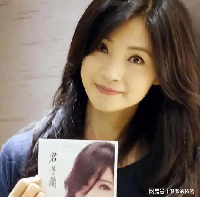 九游app：她58岁仍是干净之身至今没谈过恋爱除非是最爱不然不会献身(图20)