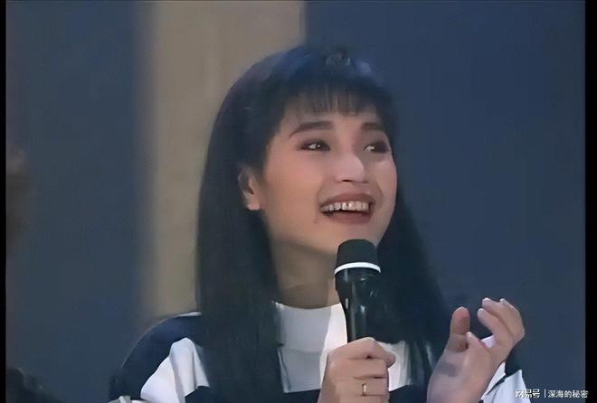 九游app：她58岁仍是干净之身至今没谈过恋爱除非是最爱不然不会献身(图21)