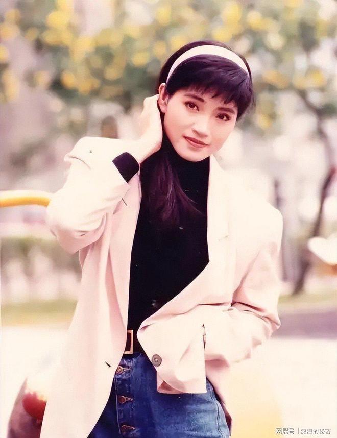 九游app：她58岁仍是干净之身至今没谈过恋爱除非是最爱不然不会献身(图24)