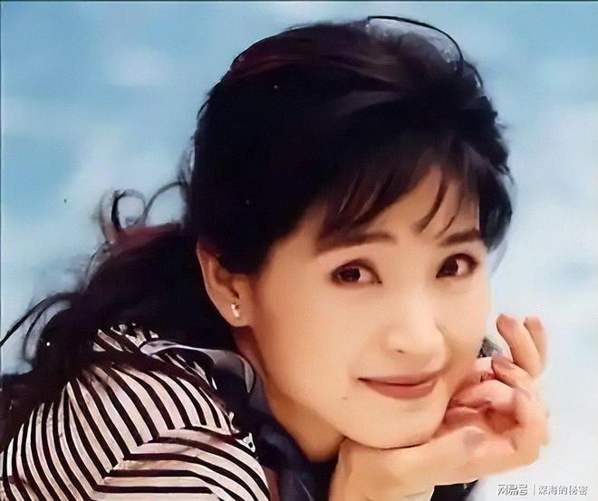 九游app：她58岁仍是干净之身至今没谈过恋爱除非是最爱不然不会献身(图25)