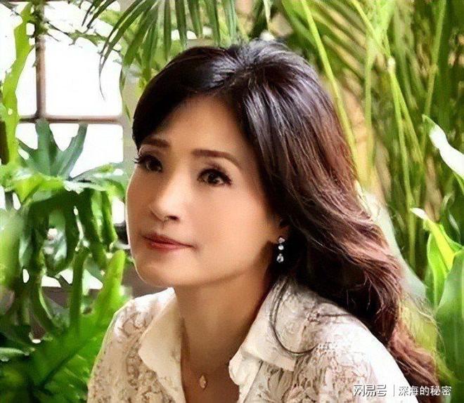 九游app：她58岁仍是干净之身至今没谈过恋爱除非是最爱不然不会献身(图26)