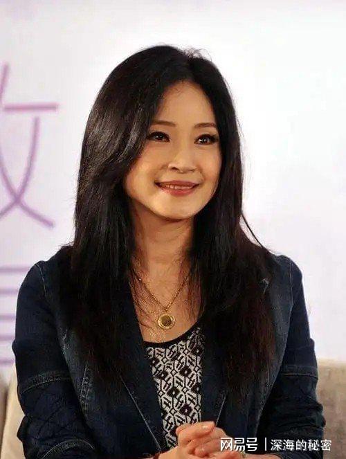 九游app：她58岁仍是干净之身至今没谈过恋爱除非是最爱不然不会献身(图34)