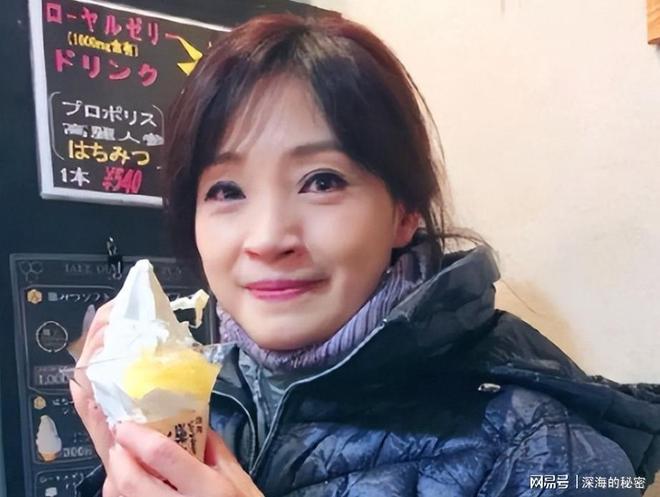 九游app：她58岁仍是干净之身至今没谈过恋爱除非是最爱不然不会献身(图37)