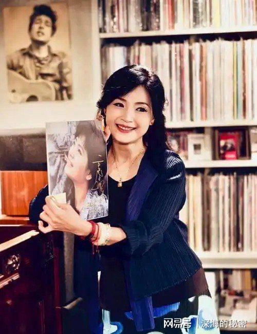 九游app：她58岁仍是干净之身至今没谈过恋爱除非是最爱不然不会献身(图40)