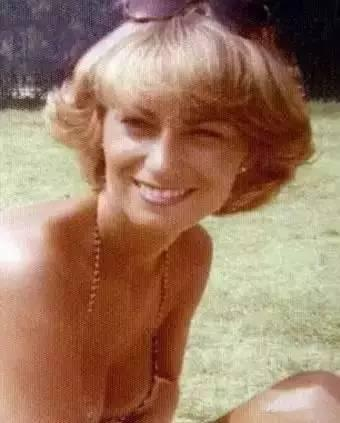 九游体育：把女儿培养成王妃和富豪这个母亲把人生活成豪门(图3)