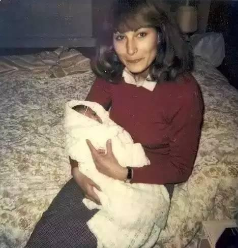 九游体育：把女儿培养成王妃和富豪这个母亲把人生活成豪门(图4)