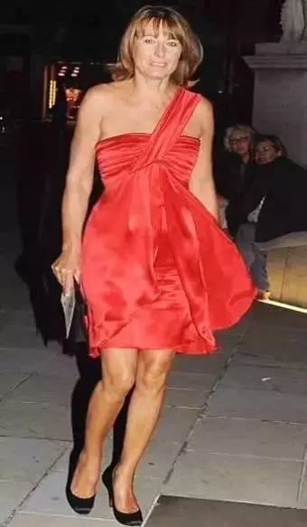 九游体育：把女儿培养成王妃和富豪这个母亲把人生活成豪门(图17)