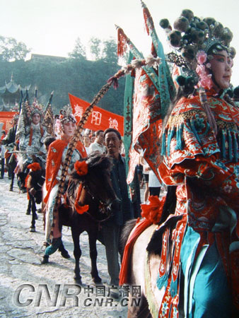 九游体育：欢腾的民族龙舟大赛[图文](图3)